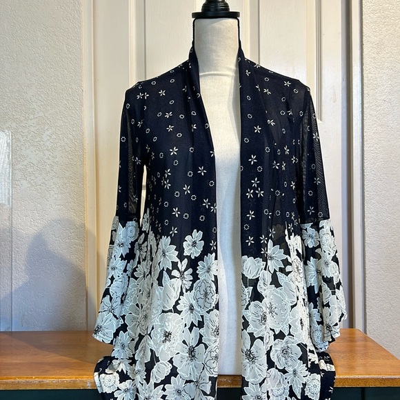 Ember Tops - Ember Blue Floral Coverup